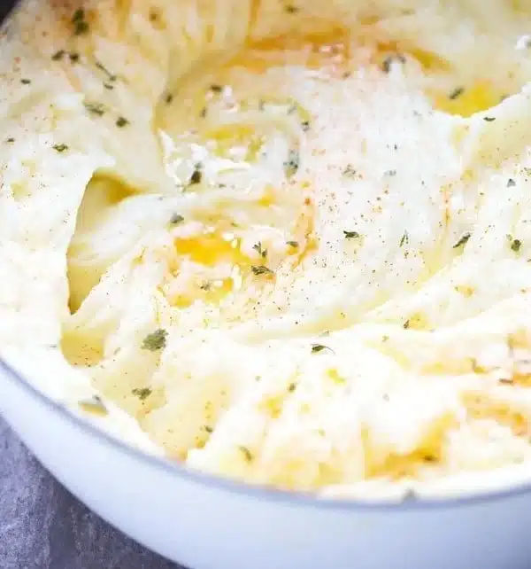 Best Mashed Potatoes Recipe - Creamy & Delicious Comfort Food 1 Creamy and fluffy BEST mashed potatoes served in a bowl.