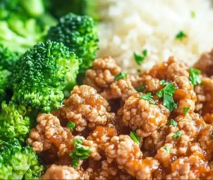 Delicious Sweet and Spicy Ground Turkey & Broccoli Bowl with vibrant ingredients